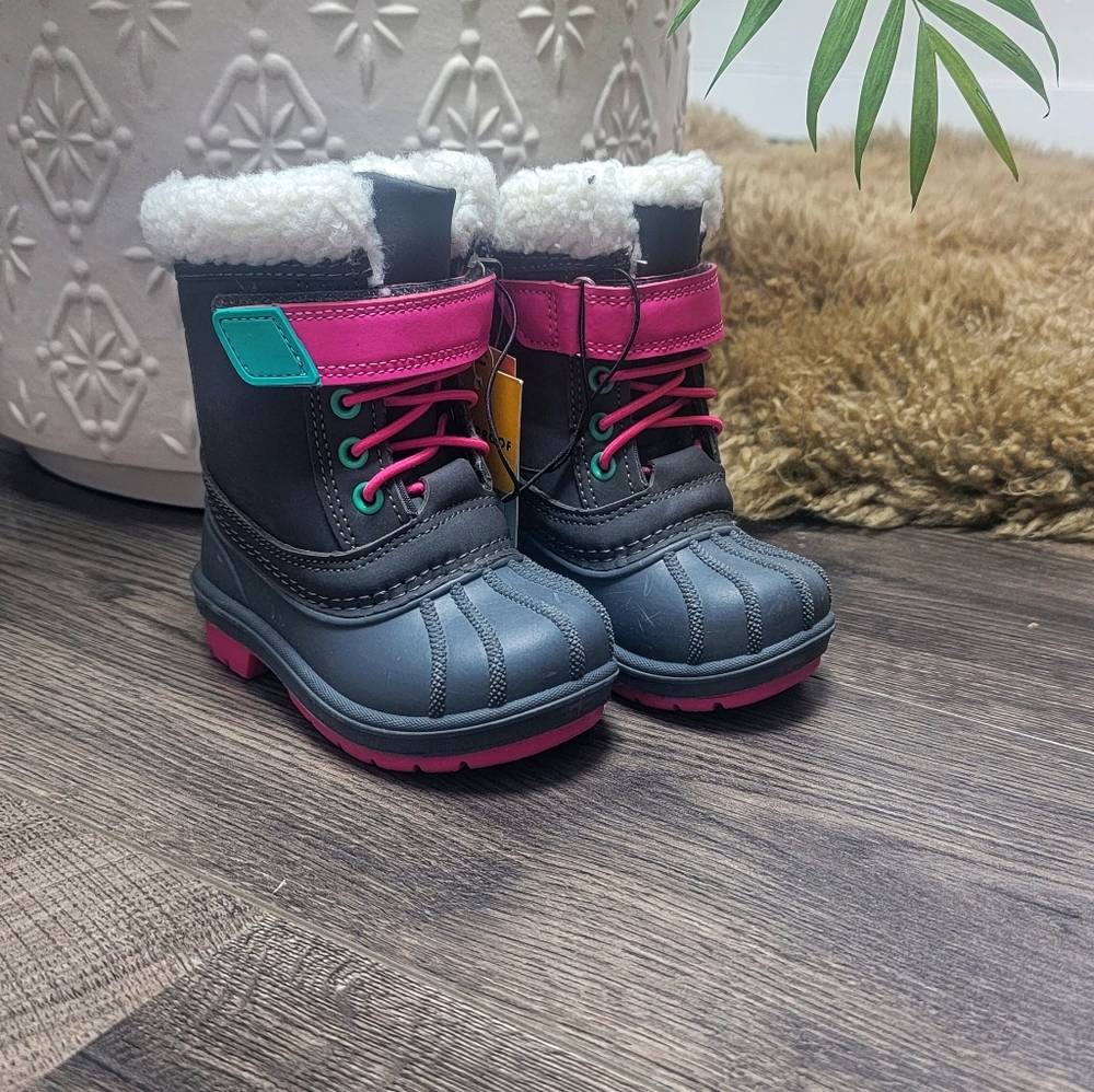 Waterproof snow boots size 5